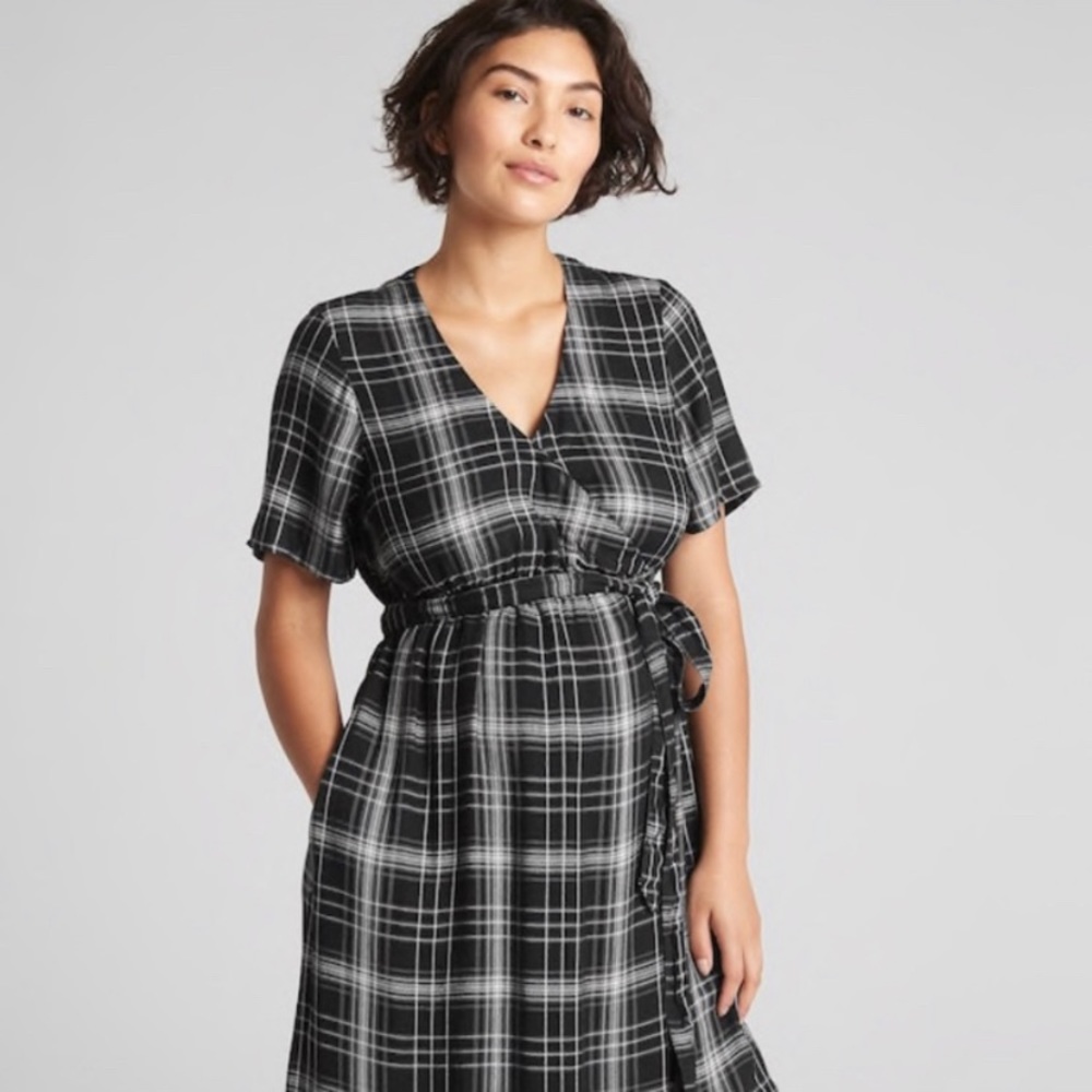Gap Flutter Sleeve Maternity Wrap Dress
